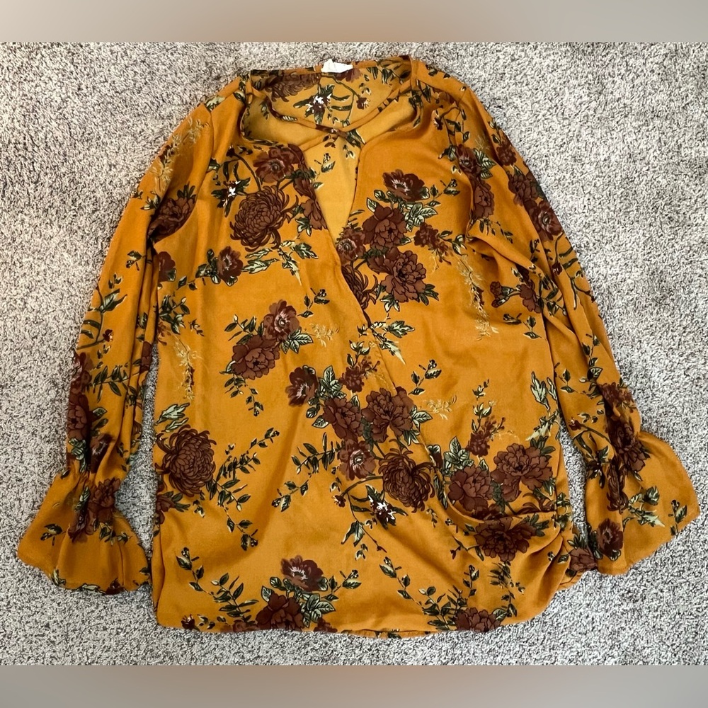 Women's medium top like new blouse shirt 143 story by line up